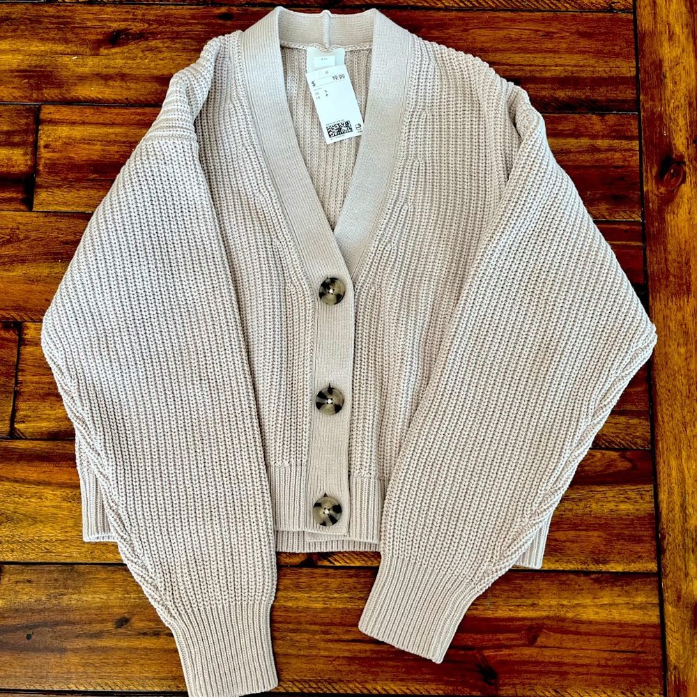 NWT H&M CROP SWEATER